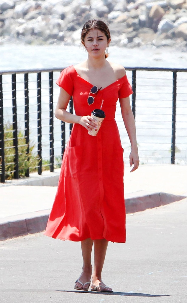 Did Selena Gomez Just Make Flip-Flops Chic? - E! Online - CA